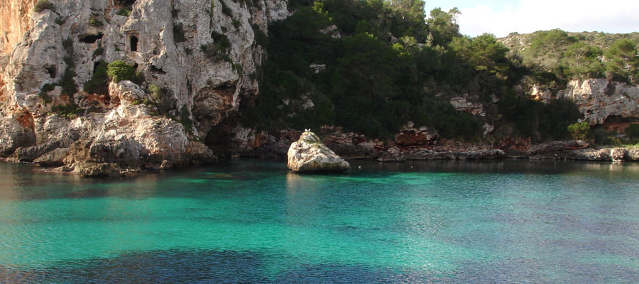 cuevas más espectaculares de las Islas Baleares, Cales Coves (Mallorca)